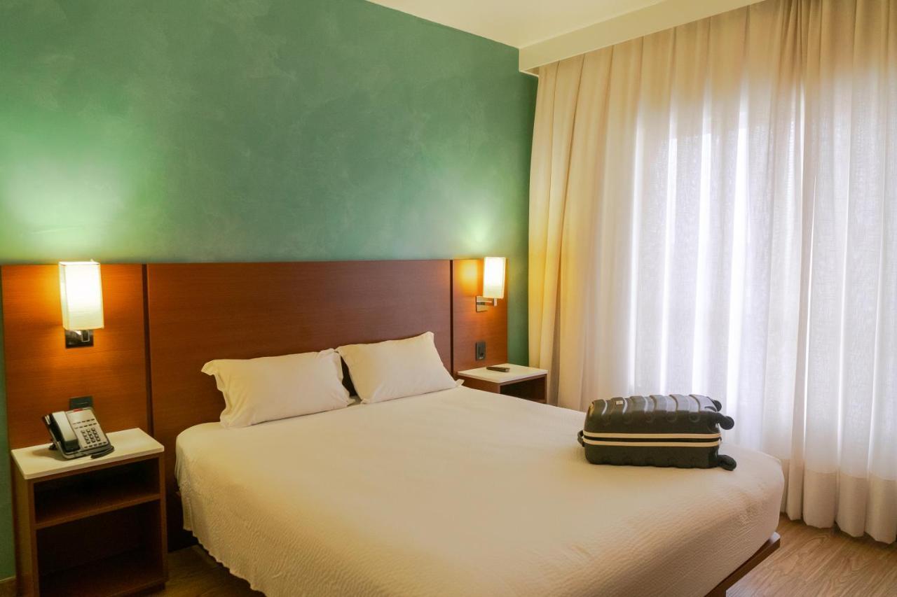 Отель Ibis Styles Curitiba Aeroporto Сан-Жозе-дус-Пиньяйс Экстерьер фото